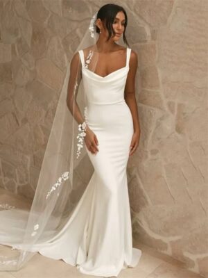 Prosta Suknia Ślubna Z Długim Rękawem